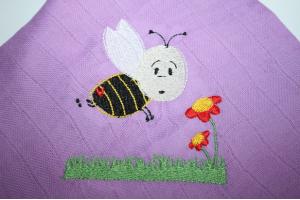 besticktes Nuscheli: Biene lila