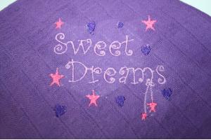 besticktes Nuscheli: Sweet Dreams dunkeliviolette